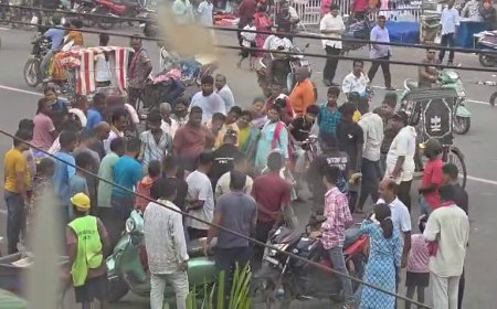 Tension on Bada Danda: Unauthorized Khaja Vendors Face Off Against Municipal Enforcement Squad