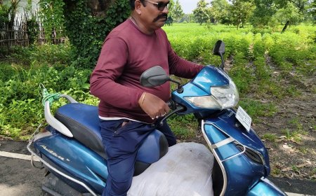 ଘୁଗୁର ପାଲା ରେ ବେଆଇନ ଦେଶୀ ପାଉଚ ମଦ କାରବାର ଅଭିଯୋଗ  