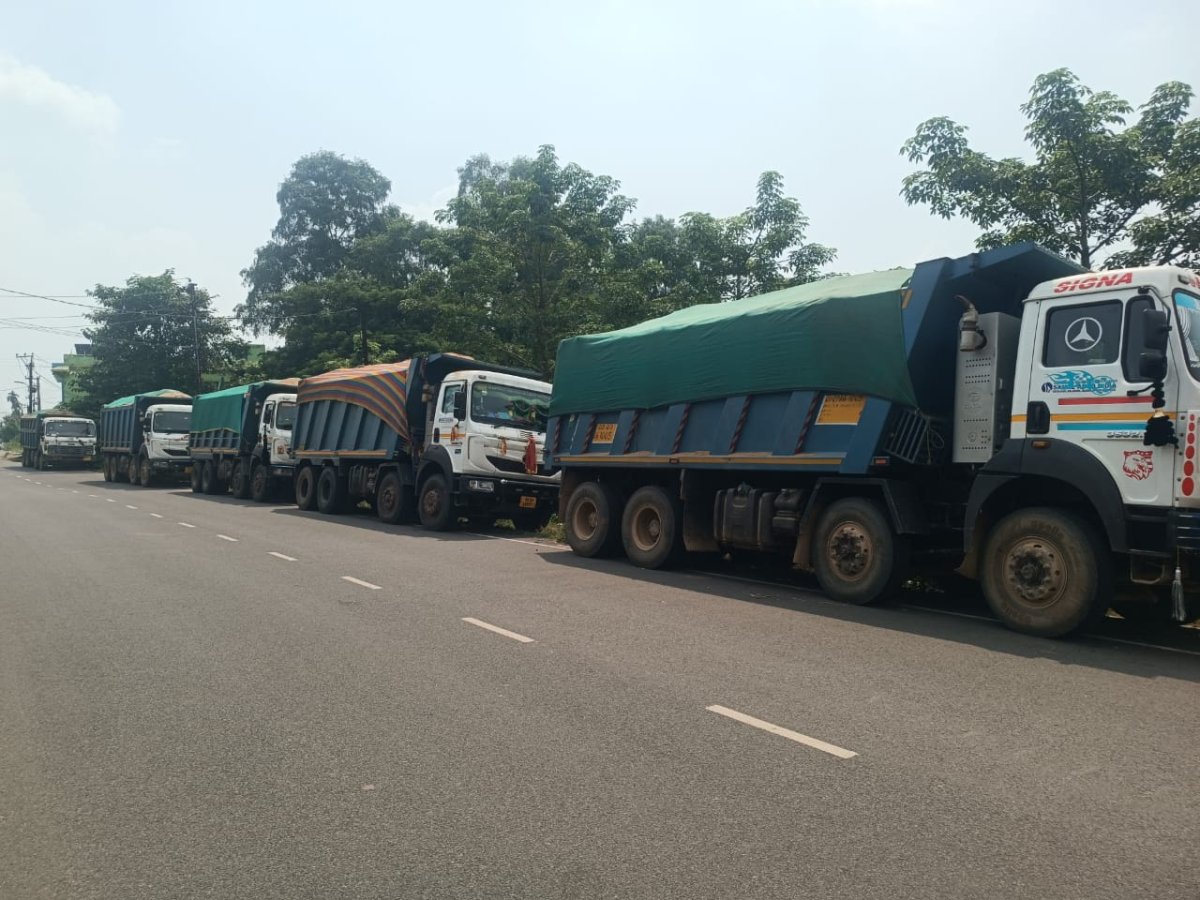 Ghasipura Police Crack Down on Sand Smuggling; Seize Four Heavy Trucks on NH-20