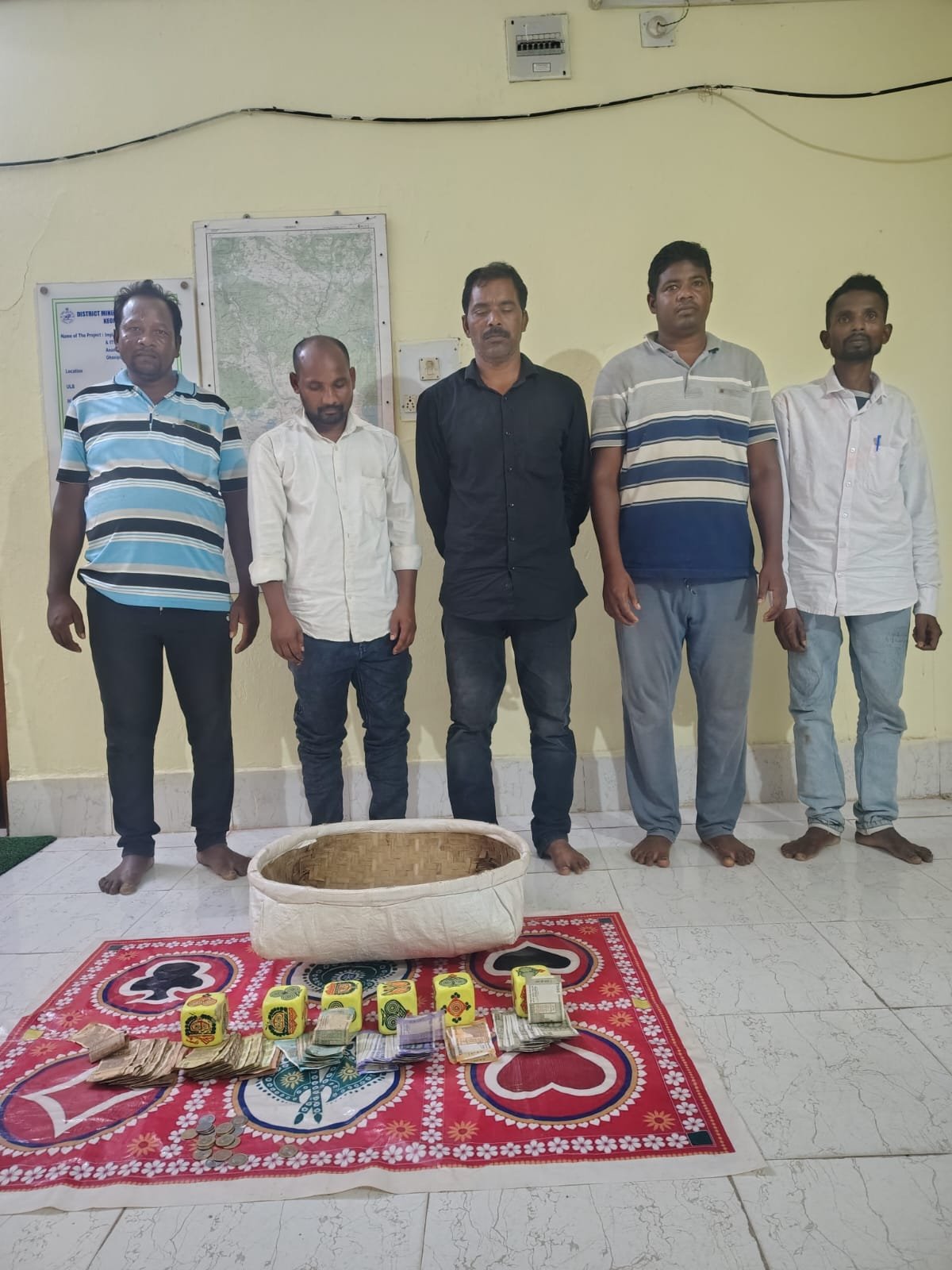 Anandpur Police Busts Gambling Den at Kolahdiha Hat; Five Arrested, Cash Seized