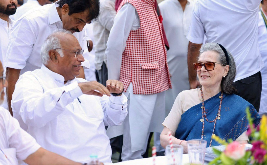 INDIA Bloc Leaders Chart Protest Strategy Over Alleged 'Vote Chori', Demand CEC Resignation at High-Tea Meet