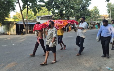 ଅସହାୟ କୃଷ୍ଠ ରୋଗୀଙ୍କ ଶବଦାହ କଲେ ତହସିଲଦାର 